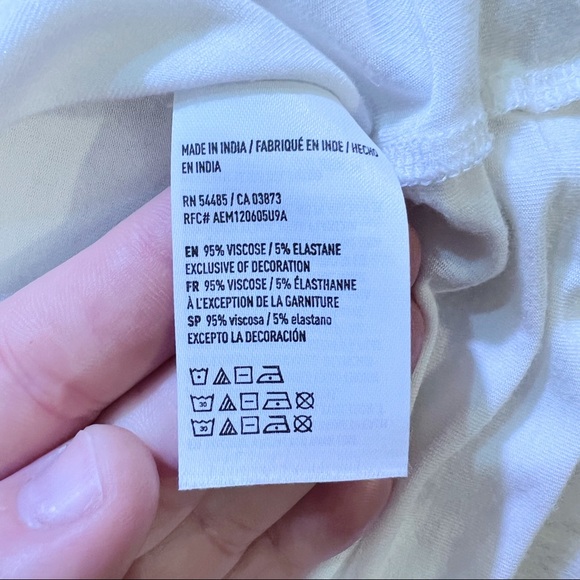 EUC | American Eagle Cold Shoulder Embroidered Tee | XS | “Soft & Sexy” Line - Picture 11 of 13